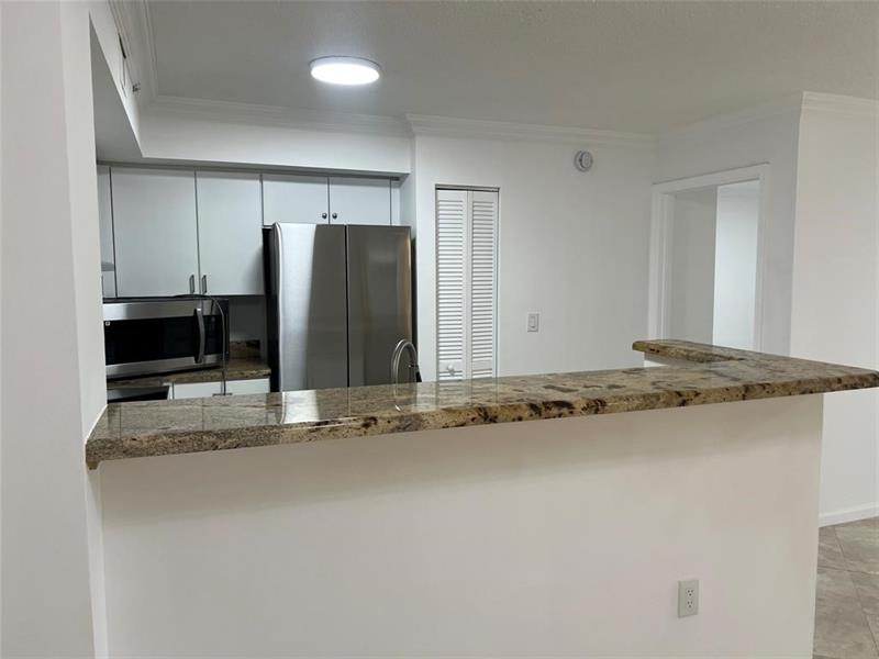 Image 5 of 13 For 4856 N St Rd 7  1108