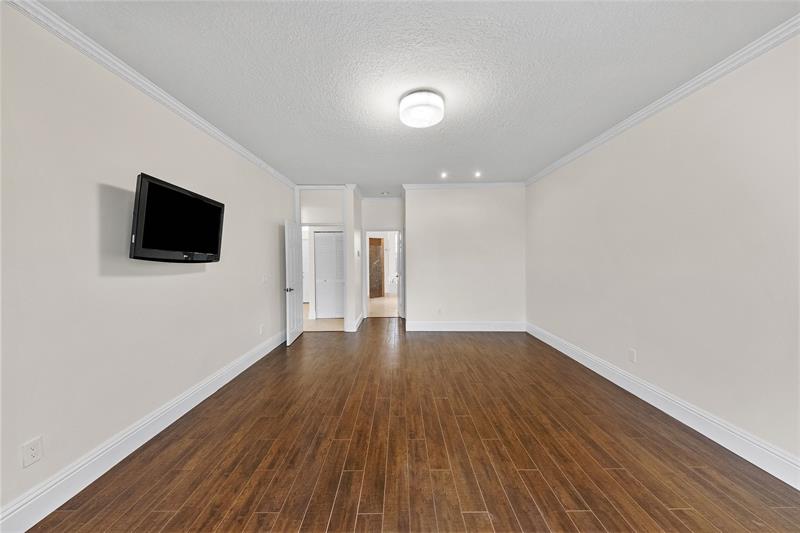 Image 12 of 43 For 9416 Lake Serena Dr