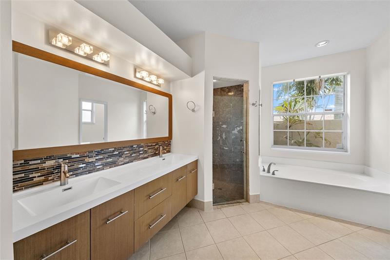 Image 14 of 43 For 9416 Lake Serena Dr