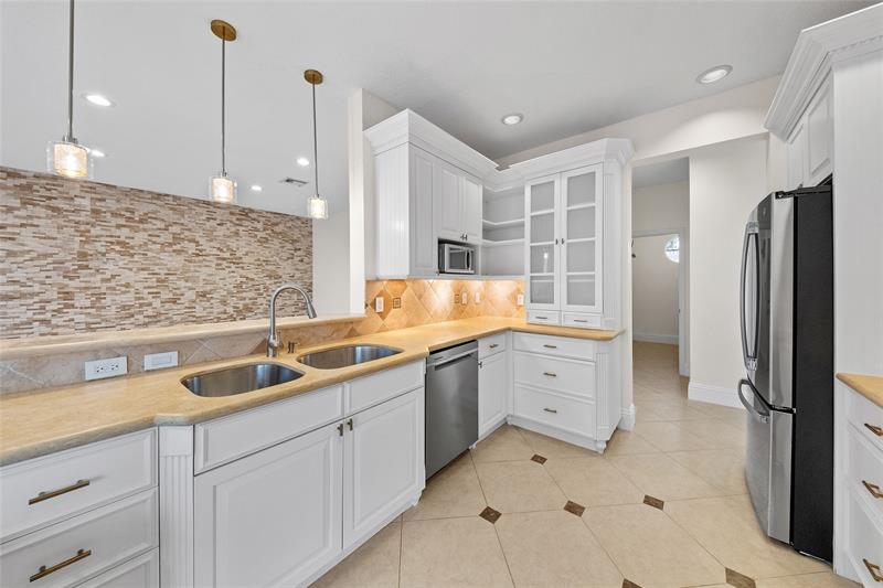 Image 20 of 43 For 9416 Lake Serena Dr