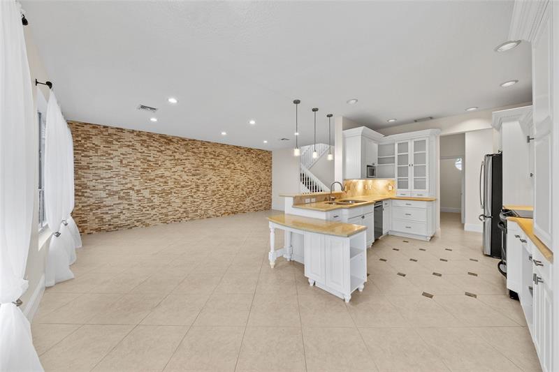 Image 23 of 43 For 9416 Lake Serena Dr