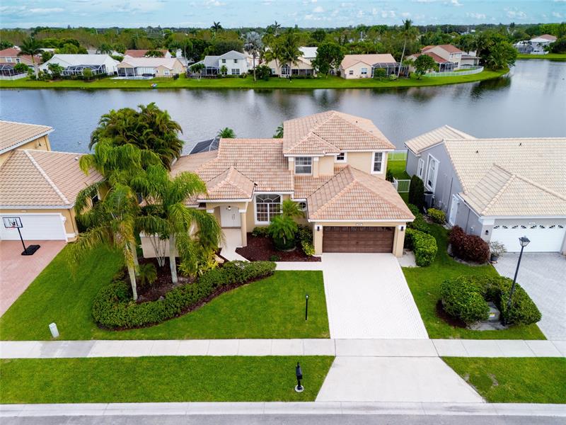 Image 3 of 43 For 9416 Lake Serena Dr