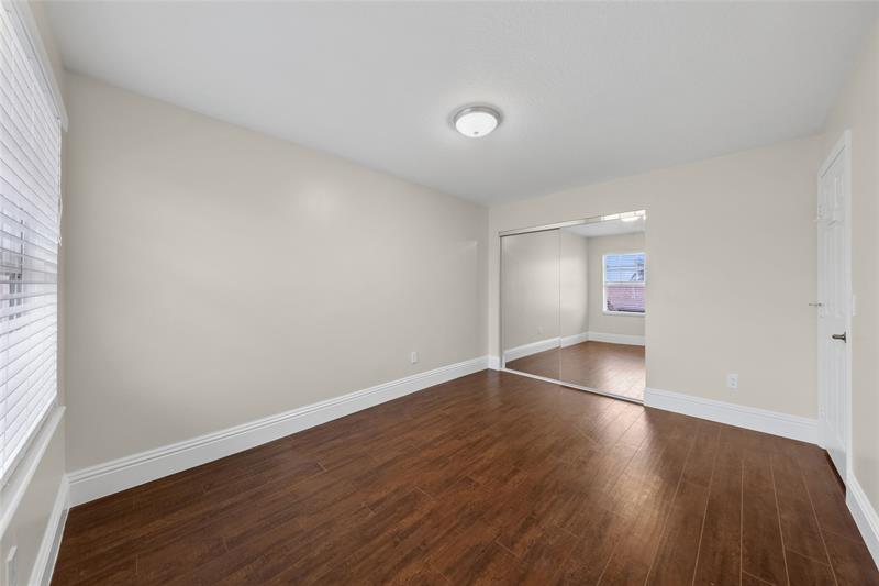 Image 31 of 43 For 9416 Lake Serena Dr