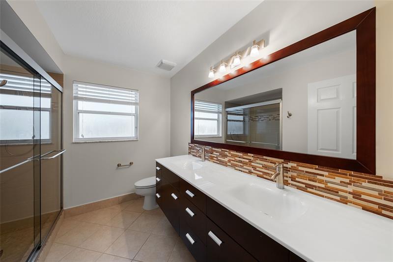 Image 32 of 43 For 9416 Lake Serena Dr