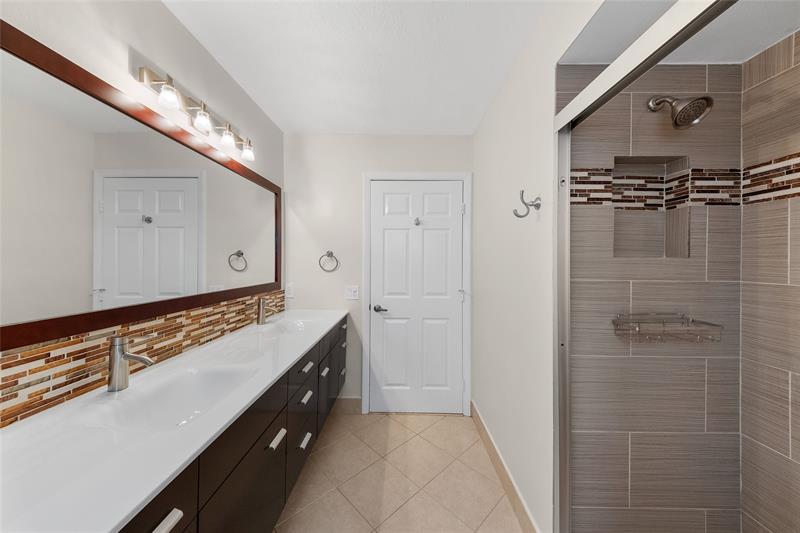 Image 33 of 43 For 9416 Lake Serena Dr