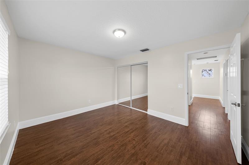 Image 35 of 43 For 9416 Lake Serena Dr