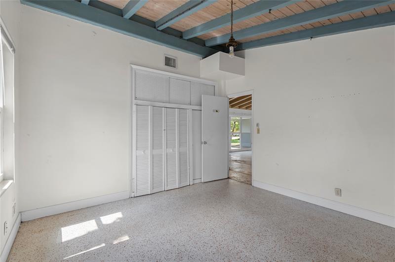Image 21 of 37 For 1709 5th St  