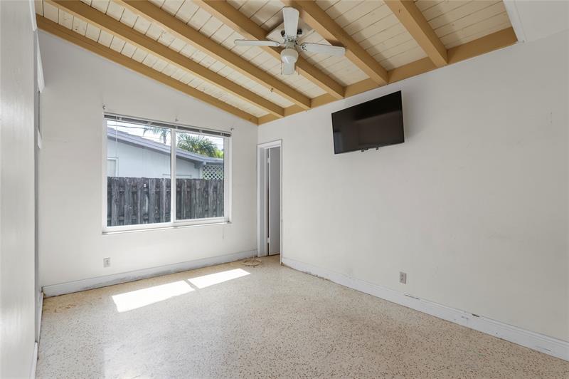 Image 22 of 37 For 1709 5th St  
