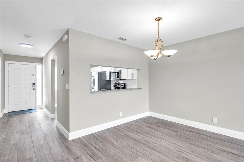 Image 15 of 49 For 3966 Cocoplum Cir  E