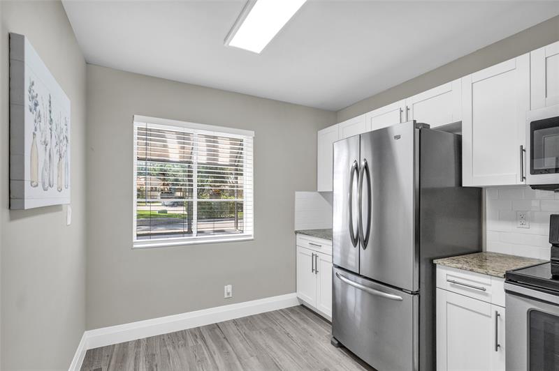 Image 18 of 49 For 3966 Cocoplum Cir  E