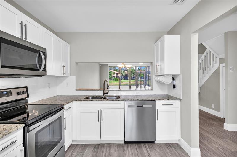 Image 19 of 49 For 3966 Cocoplum Cir  E