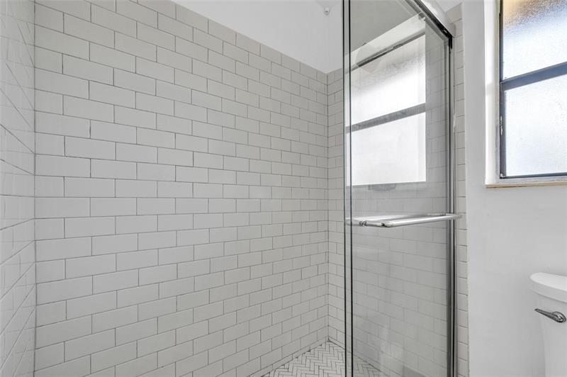 Image 25 of 49 For 3966 Cocoplum Cir  E