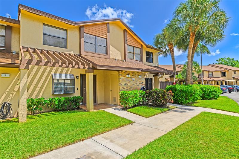 Image 4 of 49 For 3966 Cocoplum Cir  E