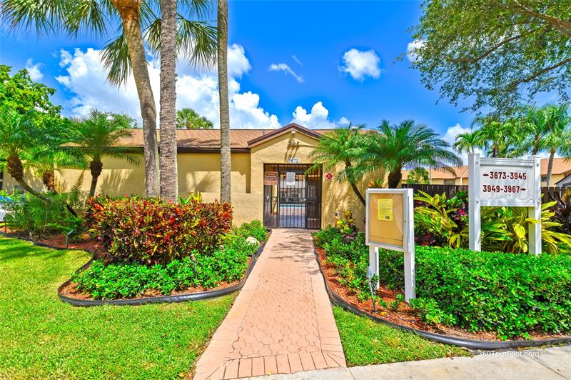 Image 41 of 49 For 3966 Cocoplum Cir  E