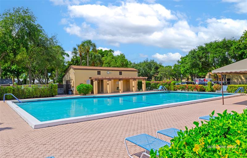 Image 42 of 49 For 3966 Cocoplum Cir  E