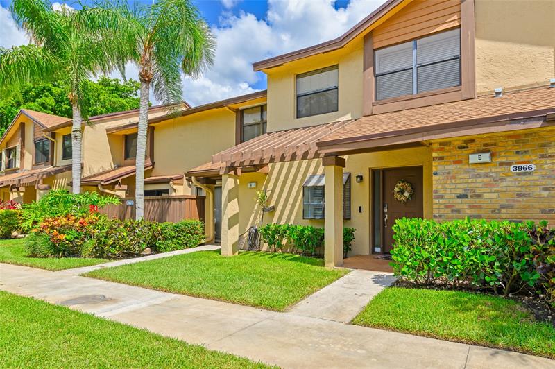 Image 6 of 49 For 3966 Cocoplum Cir  E