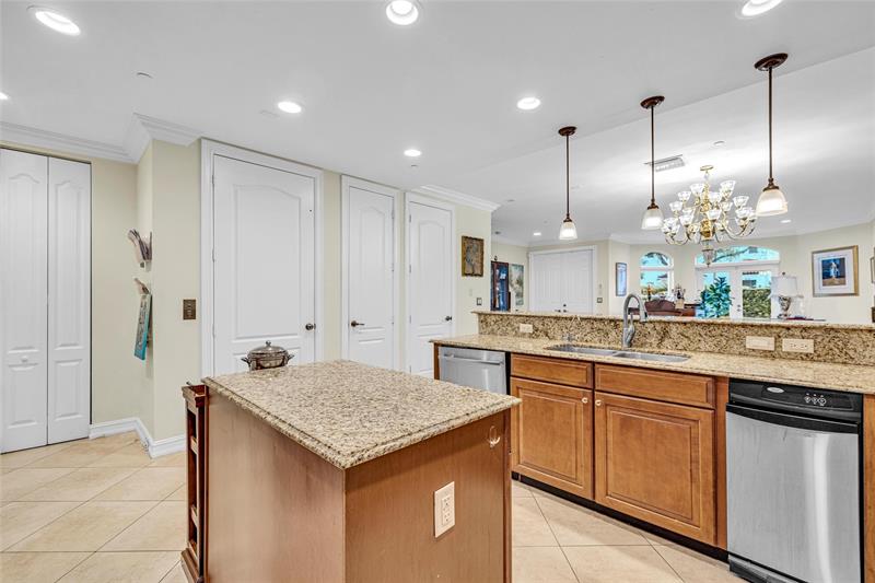 Image 14 of 47 For 913 17th Way  *