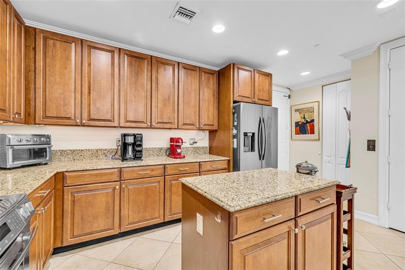 Image 15 of 47 For 913 17th Way  *