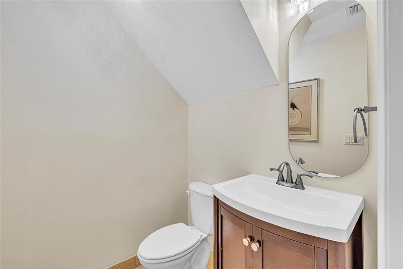 Image 18 of 47 For 913 17th Way  *