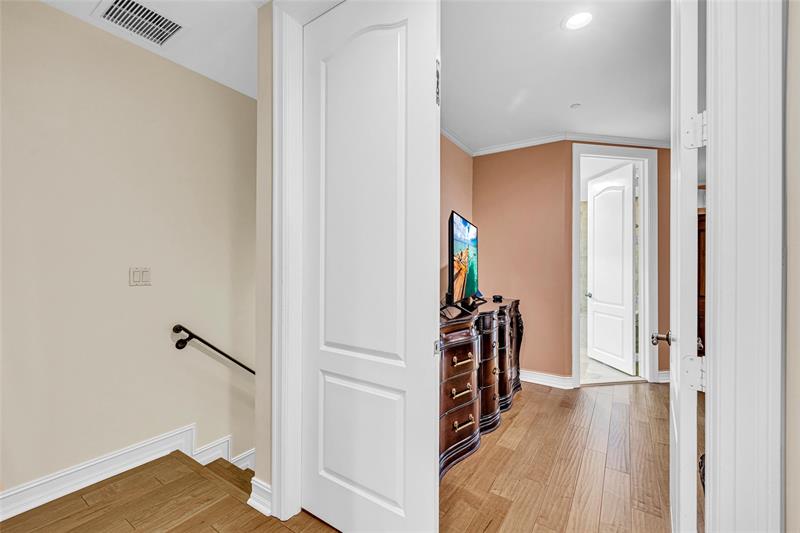 Image 20 of 47 For 913 17th Way  *
