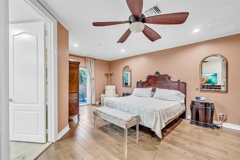 Image 21 of 47 For 913 17th Way  *