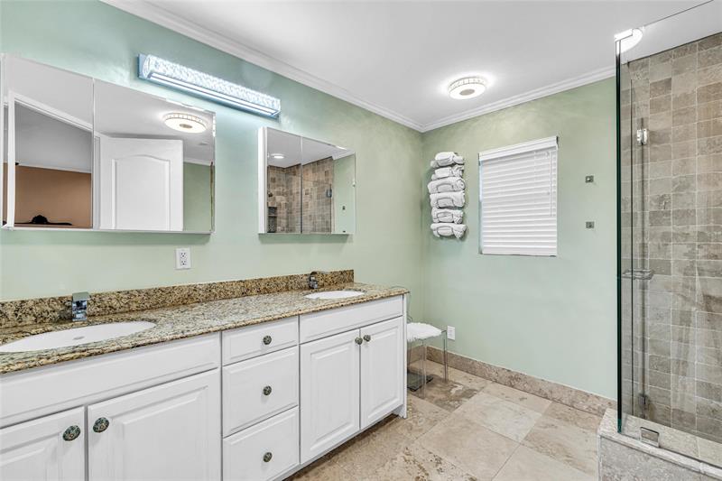 Image 23 of 47 For 913 17th Way  *