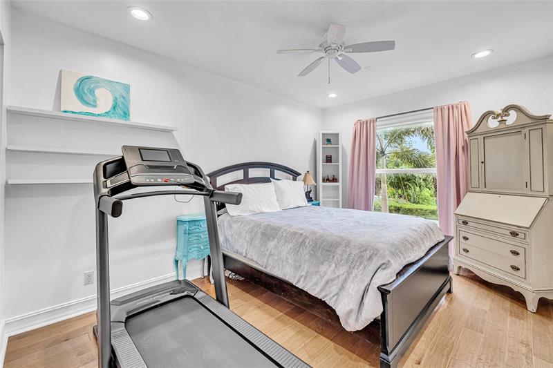 Image 31 of 47 For 913 17th Way  *