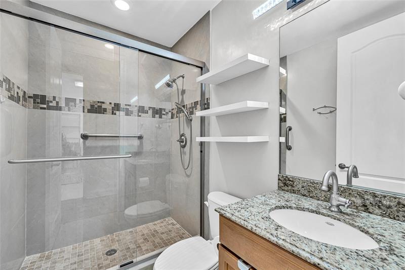 Image 33 of 47 For 913 17th Way  *