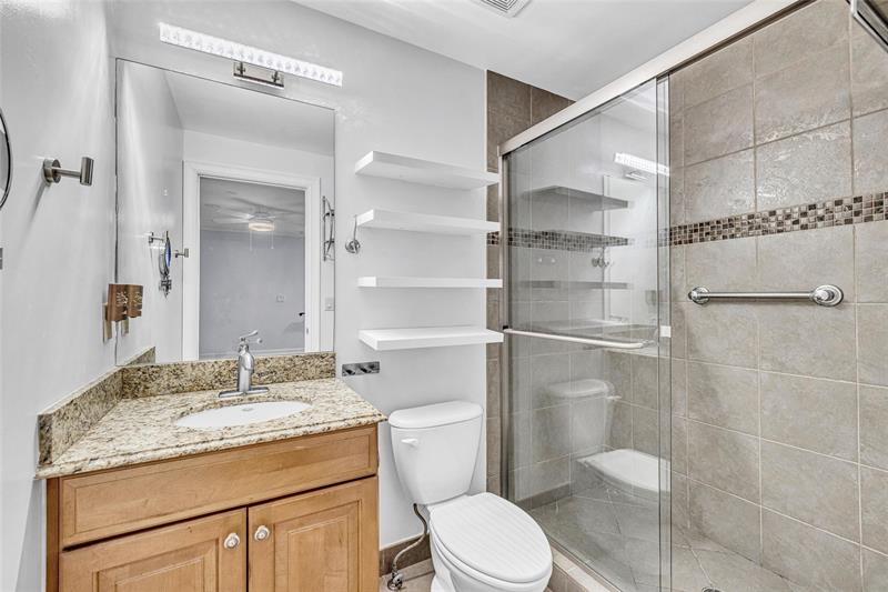 Image 40 of 47 For 913 17th Way  *