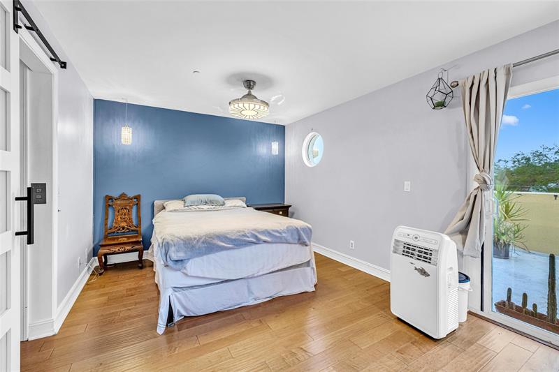 Image 41 of 47 For 913 17th Way  *