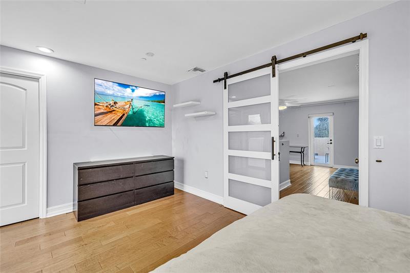 Image 42 of 47 For 913 17th Way  *