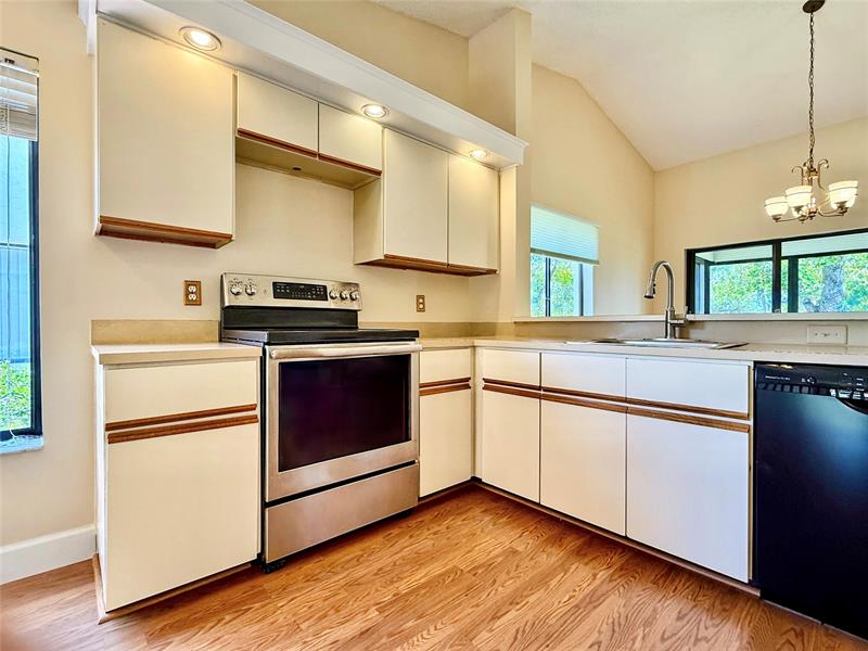 Image 14 of 62 For 10805 Bahama Palm Way  201