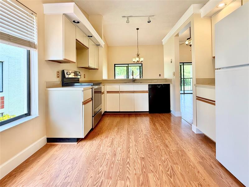 Image 15 of 62 For 10805 Bahama Palm Way  201