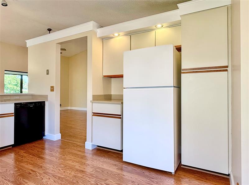 Image 16 of 62 For 10805 Bahama Palm Way  201