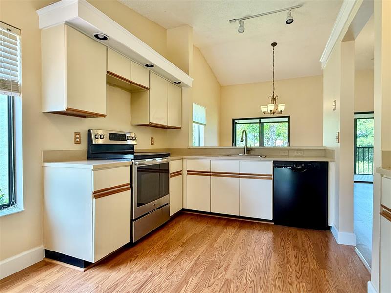 Image 18 of 62 For 10805 Bahama Palm Way  201