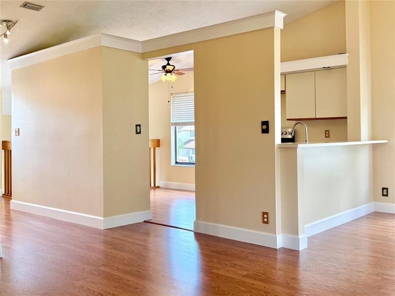 Image 19 of 62 For 10805 Bahama Palm Way  201