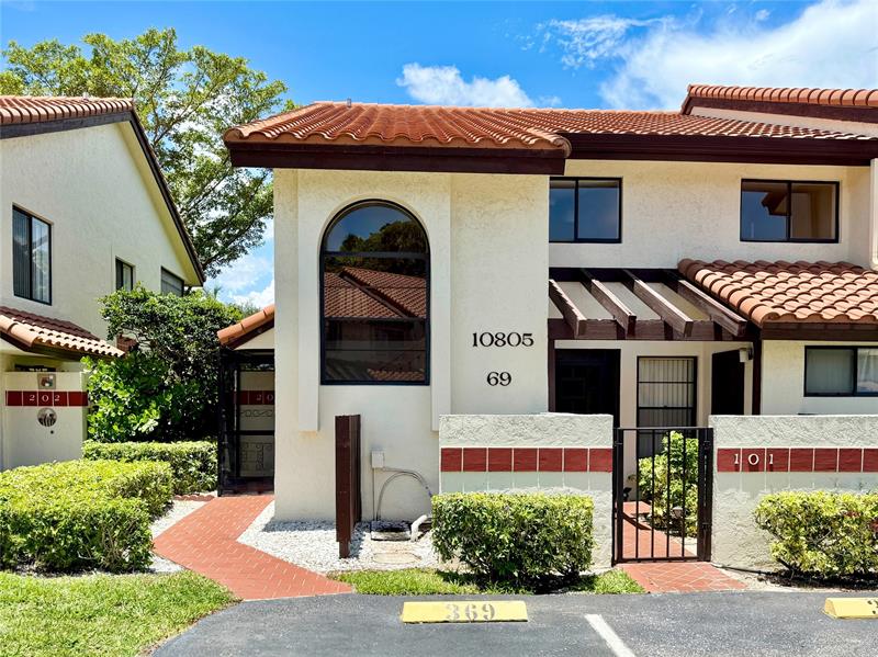 Image 2 of 62 For 10805 Bahama Palm Way  201