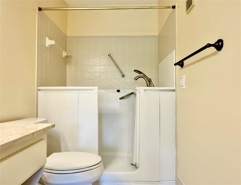 Image 27 of 62 For 10805 Bahama Palm Way  201