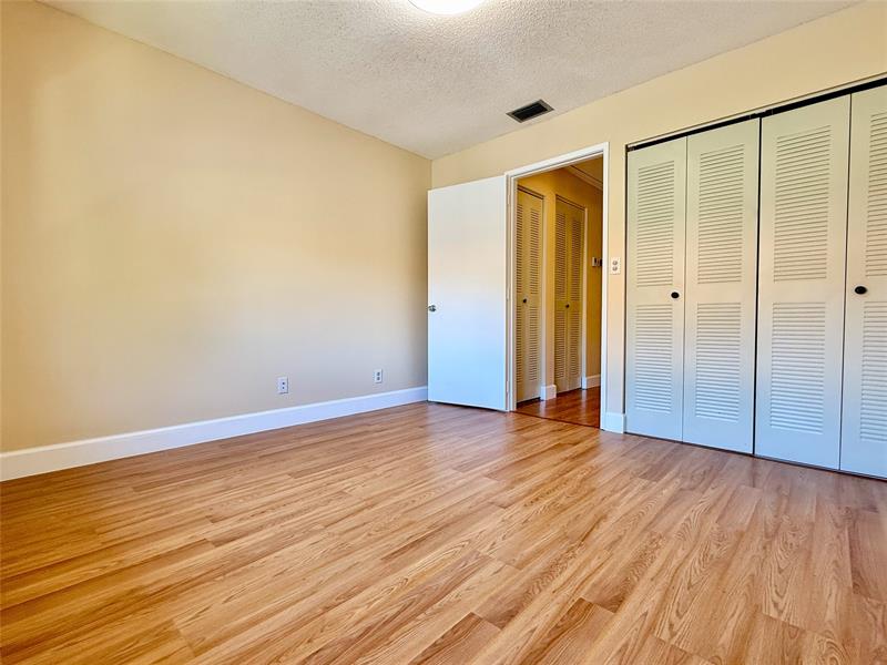 Image 36 of 62 For 10805 Bahama Palm Way  201