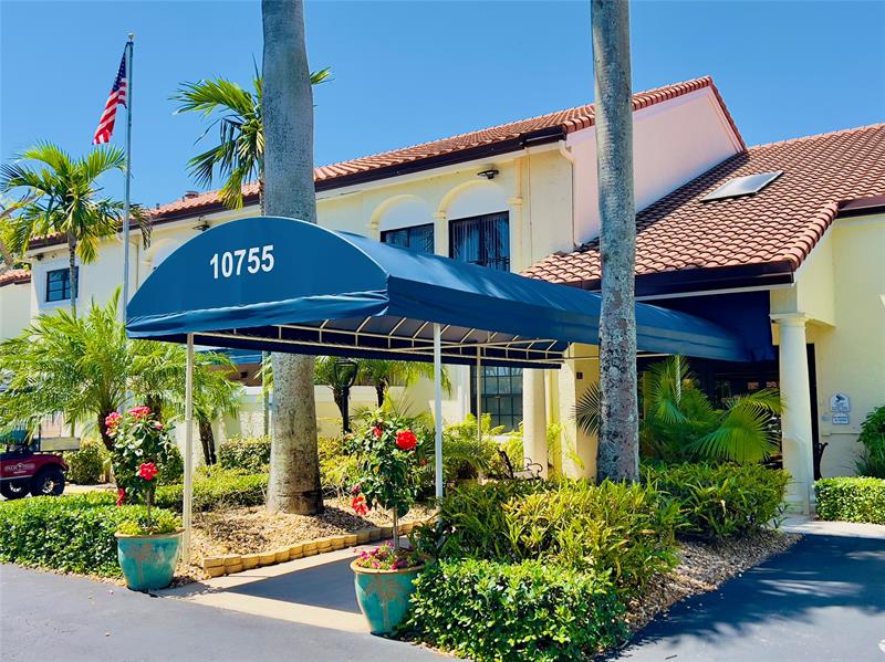 Image 48 of 62 For 10805 Bahama Palm Way  201