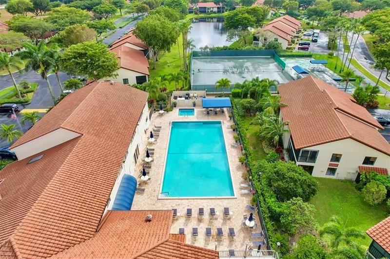 Image 49 of 62 For 10805 Bahama Palm Way  201