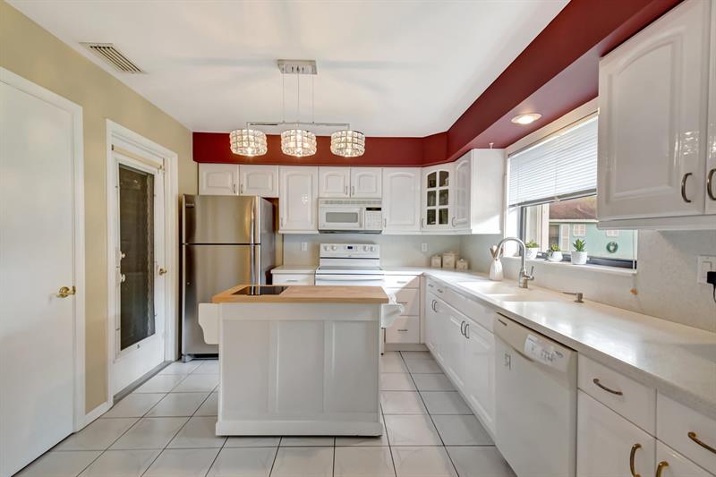 Image 22 of 66 For 9800 Pecan Tree Drive  B