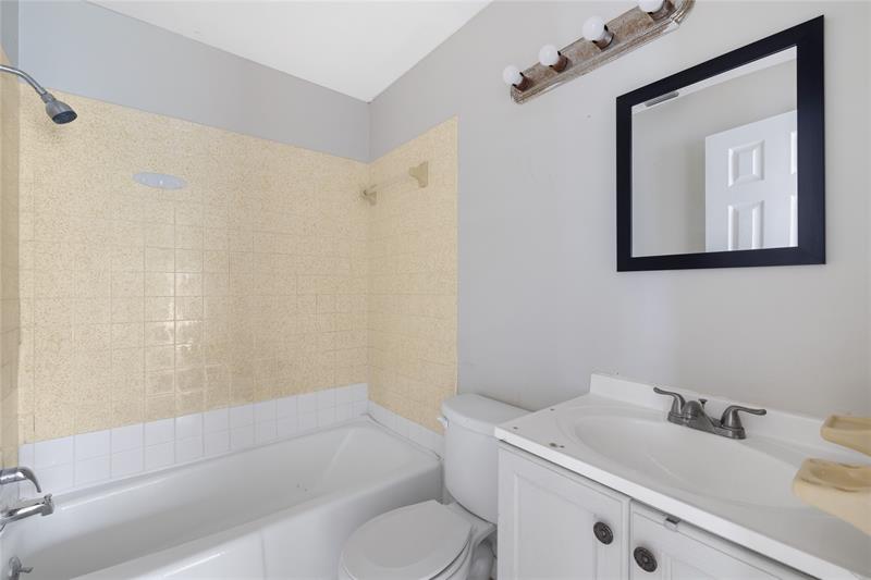 Image 11 of 37 For 4404 35th Ave
