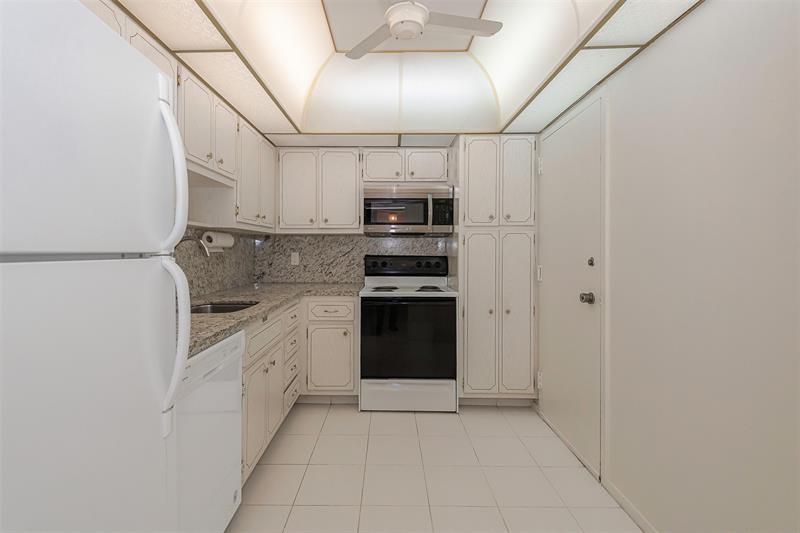 Image 14 of 22 For 1985 Ocean Dr  5a