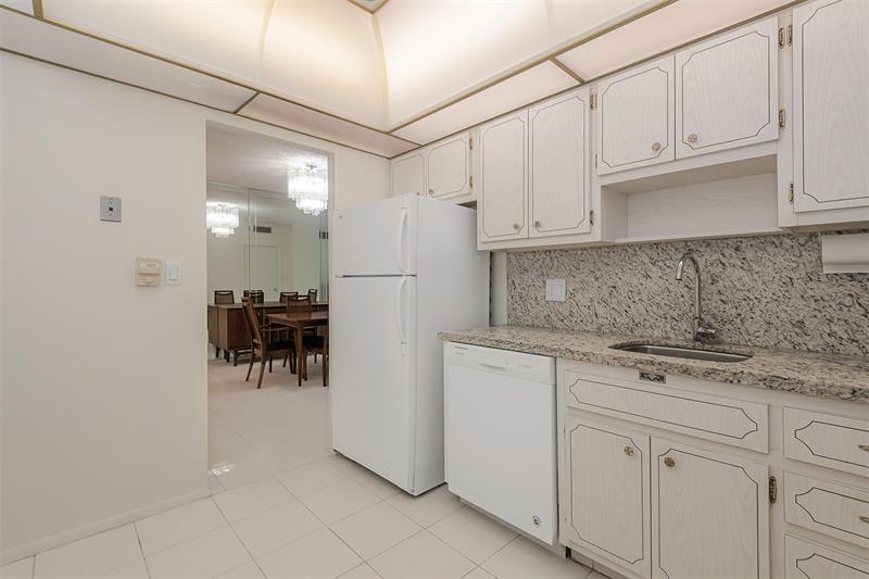 Image 15 of 22 For 1985 Ocean Dr  5a