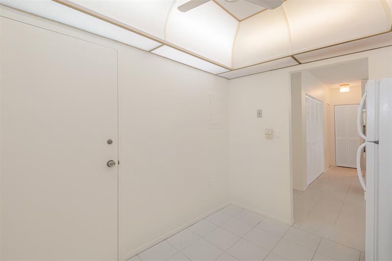 Image 16 of 22 For 1985 Ocean Dr  5a