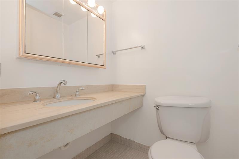 Image 17 of 22 For 1985 Ocean Dr  5a