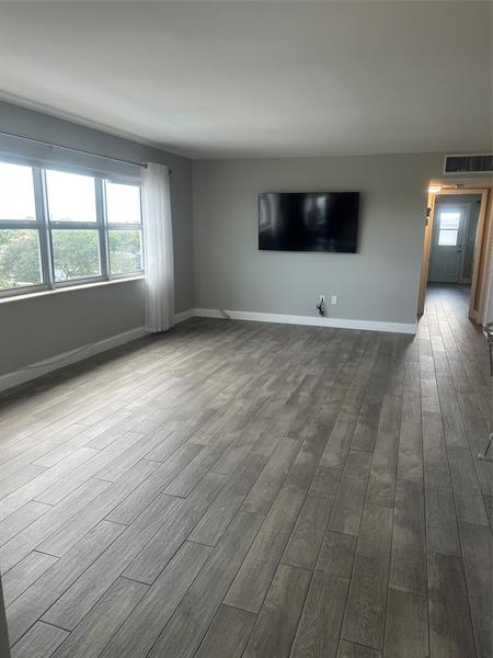 Image 11 of 27 For 1720 Jefferson St  514