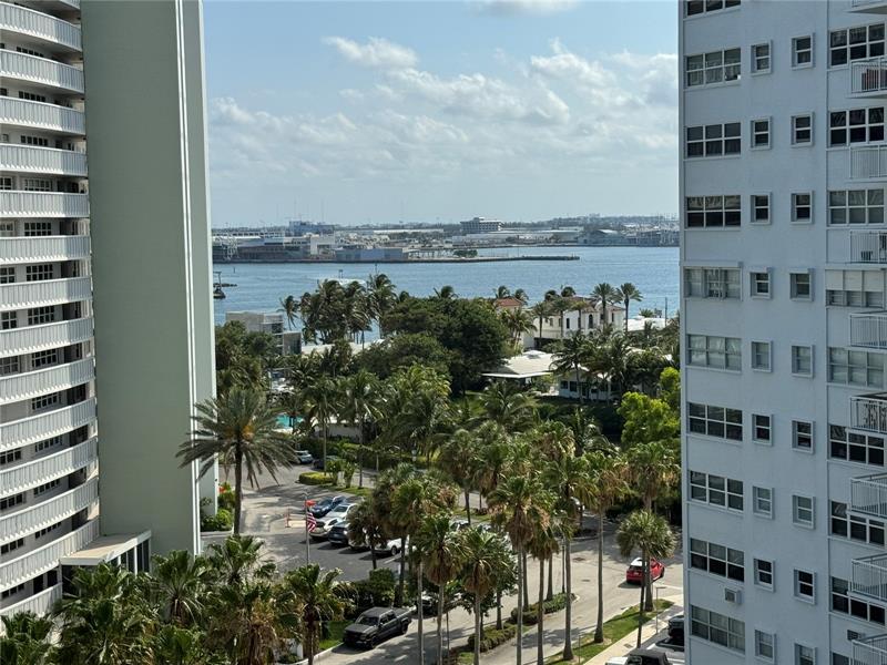 Image 13 of 53 For 1920 Ocean Dr  1002