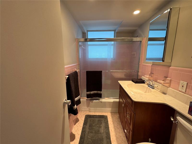 Image 6 of 53 For 1920 Ocean Dr  1002